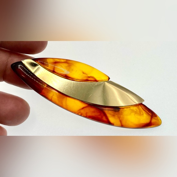 Vintage Amber Lucite and Gold
Tone Brooch Pin Unique Art Deco - Picture 4 of 7
